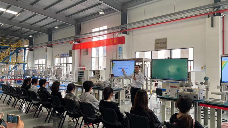 导热胶粘剂与密封胶：性能与应用之别